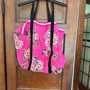 Johnny was Floral beach bag